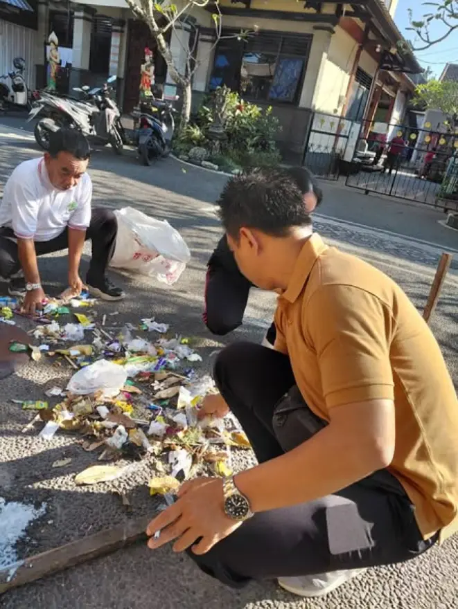 KEGIATAN JUMAT BERSIH PERANGKAT DESA PEKEN BELAYU