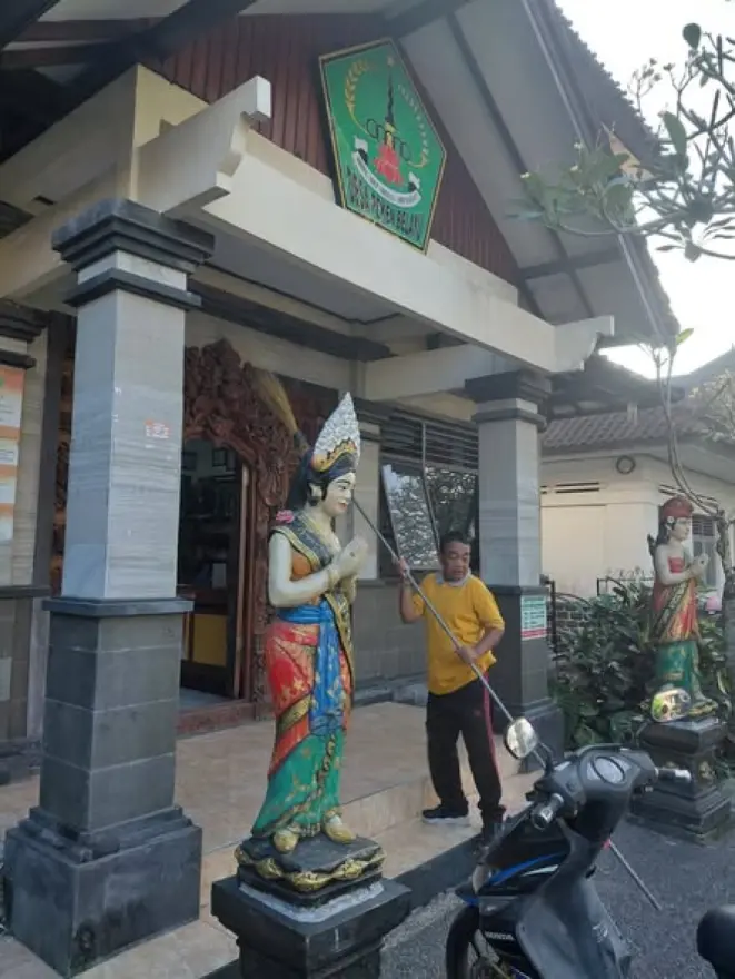 KEGIATAN JUMAT BERSIH PERANGKAT DESA PEKEN BELAYU