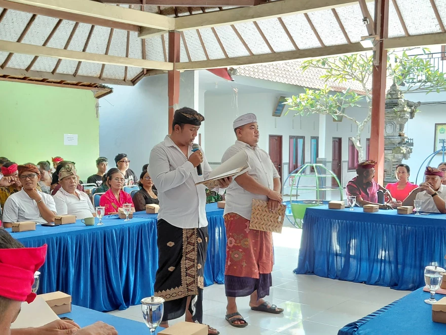 SERAH TERIMA JABATAN KELIAN BANJAR DINAS PEKEN DAN BANJAR DINAS GUNUNGSIKU, DESA PEKEN BELAYU
