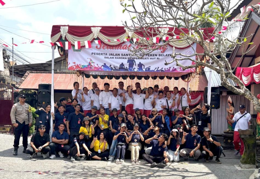 KEGIATAN JALAN SEHAT DALAM RANGKA PERAYAAN HUT RI KE-80 DI DESA PEKEN BELAYU