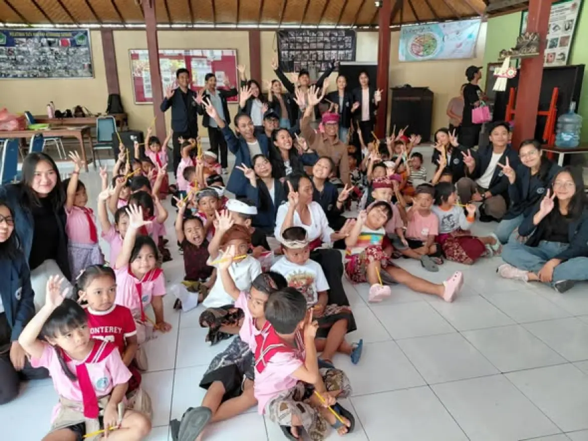 PERINGATAN HARI ANAK NASIONAL KE-42 BERSAMA TK WIDYA MANGGALA DAN MAHASISWA KKN